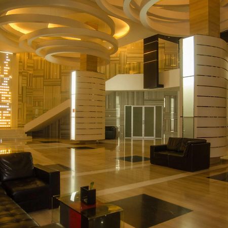 Royal Suite Condotel Medan Luaran gambar
