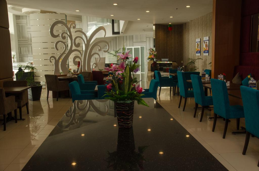 Royal Suite Condotel Medan Luaran gambar