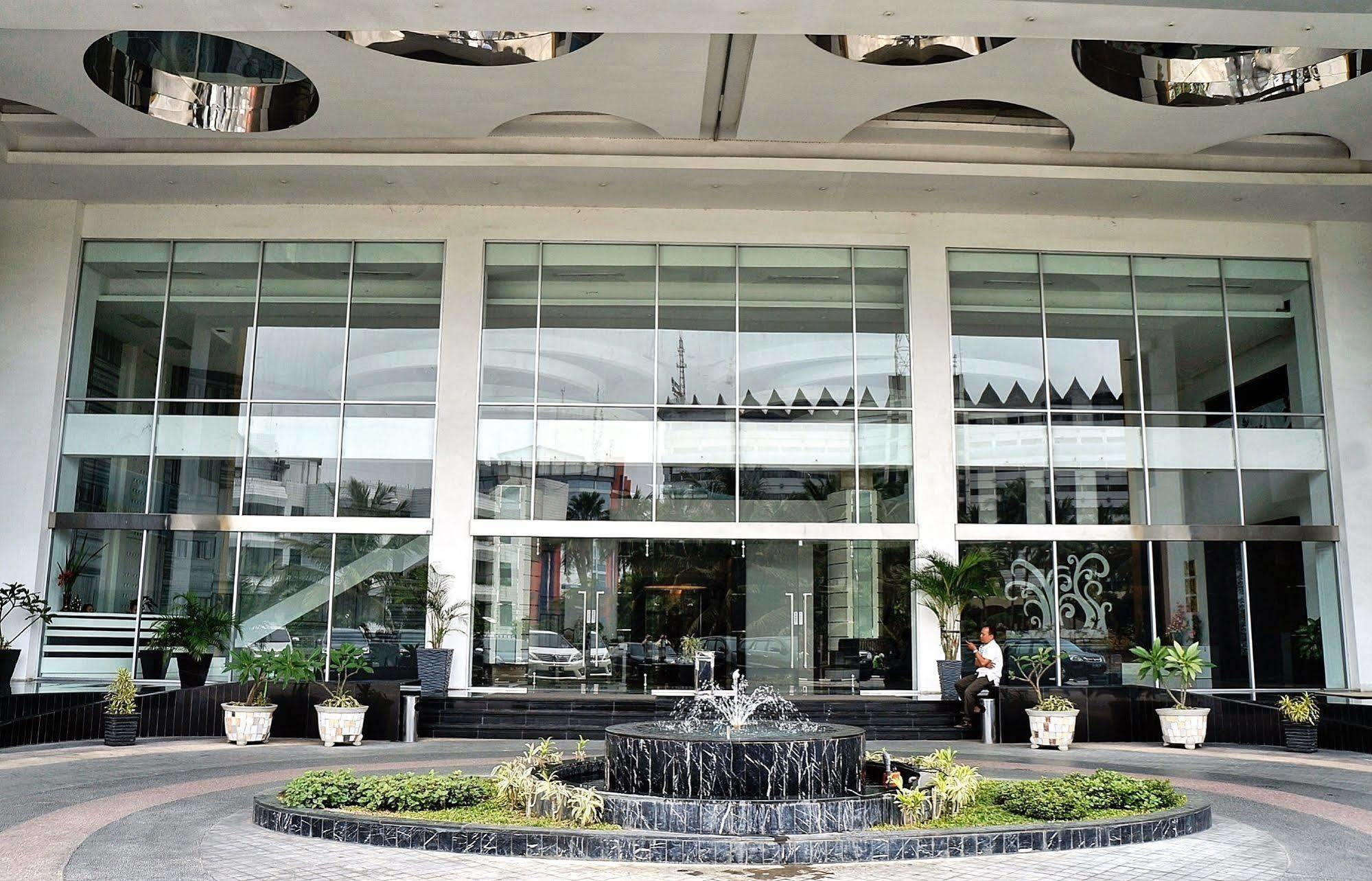 Royal Suite Condotel Medan Luaran gambar